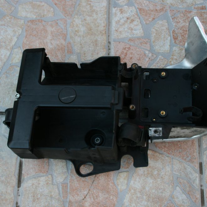 ducati 1098 batteriehalterung